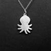 pendentif en argent gravé- Le petit poulpe au grand cœur