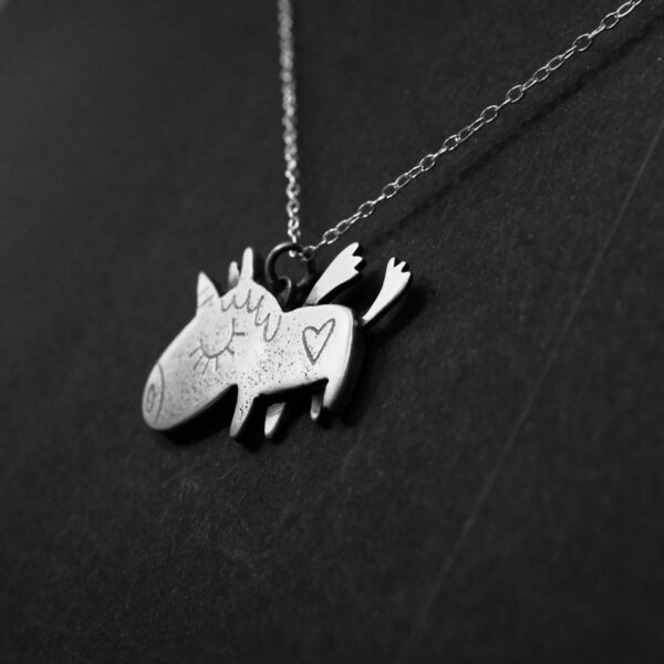 pendentif en argent gravé - Licornette volante
