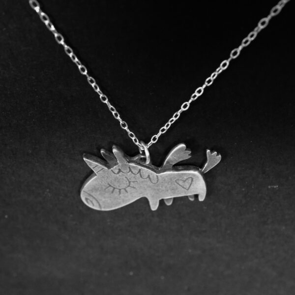 pendentif en argent gravé - Licornette volante