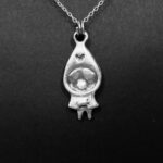 pendentif en argent forgé - Le petit chaperon rouge