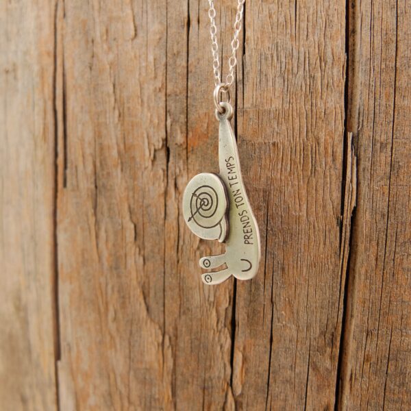 Pendentif en argent gravé - Prends ton temps